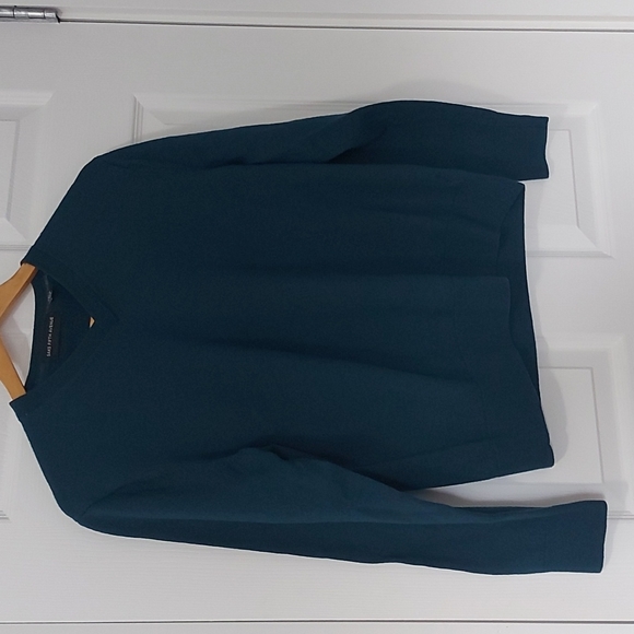 Saks Fifth Avenue 70% wool/30% acrylic sweater - Picture 1 of 6